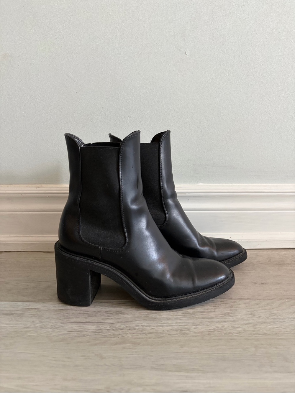 Zara Classic Black Chelsea Block Heel Ankle Boots
